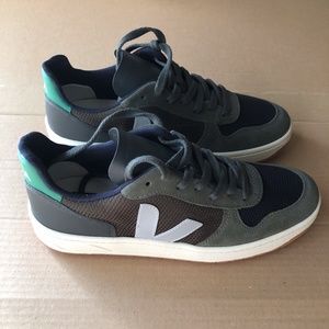 Veja V10 Sneakers